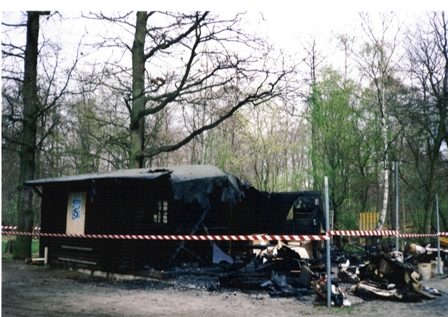 huette_nach_Brandanschlag